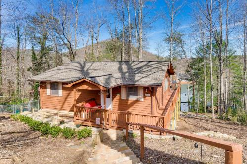 Pet-Friendly Hiawassee Cabin with Lake Views and Sauna