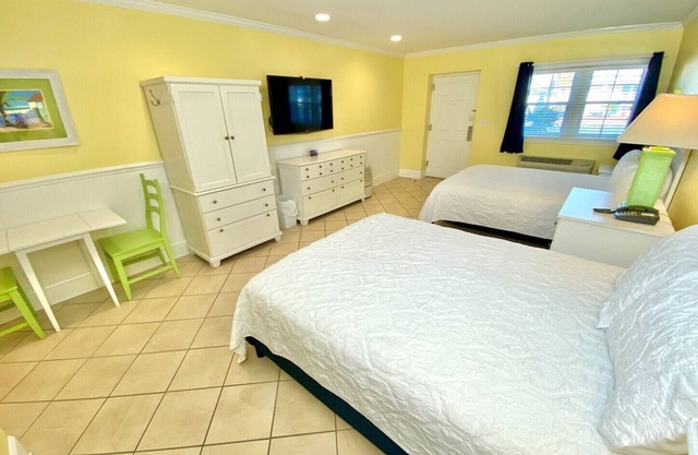 Pet-friendly, Hidden Gem - 3 Blocks to Beach! Unit 106