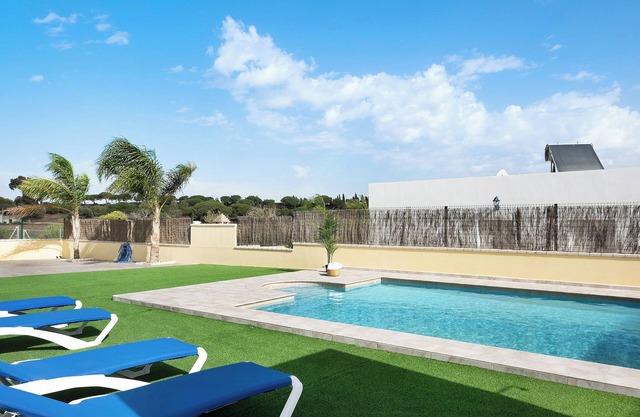 Pet-Friendly Holiday Home "Villa Montenmedio - Juande"