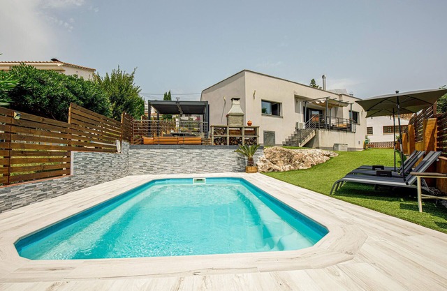 Pet friendly home in Santa Susanna