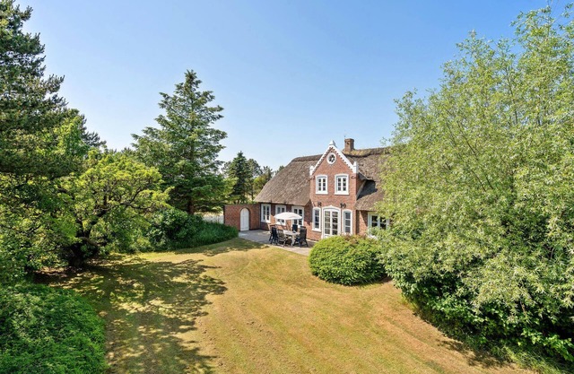 Pet friendly home in Rømø with kitchen
