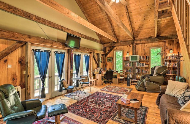 Pet-Friendly Leicester 'Mountain View' Escape