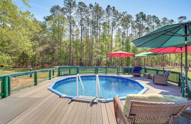 Pet-Friendly Log Cabin in Florida Countryside!
