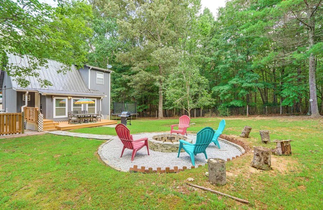 Pet-Friendly Mtn Retreat w/Yard in Blairsville!
