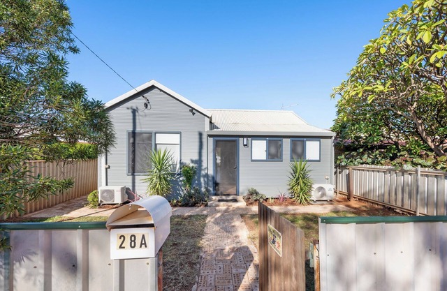 Pet Friendly ~Netflix ~10min Airport ~ BBQ+Dining