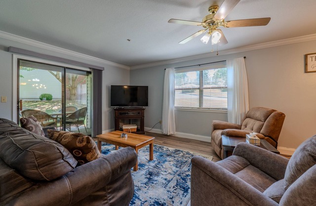 Pet Friendly ~ Resort Amenities ~ Near the 76 Strip ~ FREE TICKETS INCLUDED! (PR50-4)