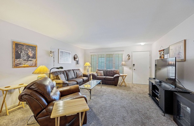 Pet-Friendly Sun City Retreat Near Golf & Shops