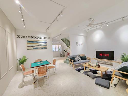 Petaling Jaya SS17 Landed Home 5 Bedrooms for up to 18pax, Eastin Hotel, Jaya One, University Malaya,TTDI, Phileo Damansara