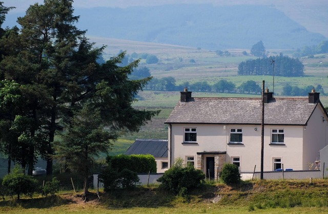 PETER'S FARMHOUSE, pet friendly in Cookstown, County Tyrone