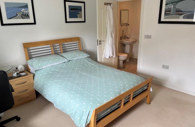 Peterborough, Hampton Vale Lakeside En-Suite Large Double bedroom with great modern facilities