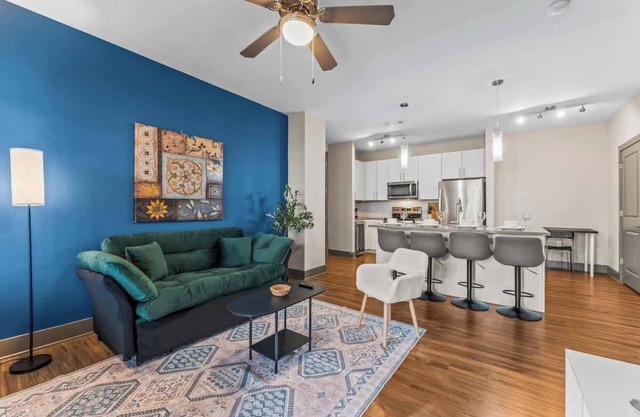 PetFriendly King Apt Top Amenities 15 min to Parks