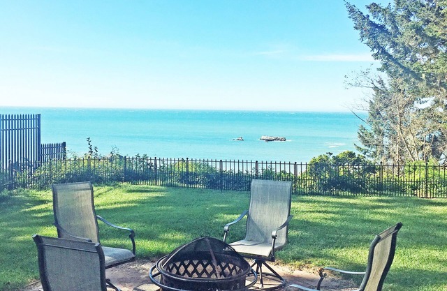 Pets welcome. Great Ocean View . Remodeled Kitchen. Fire Pit. BBQ Free WiFi.