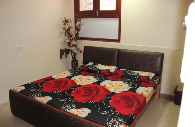 PG NESTAWAY-Budget Double Room E