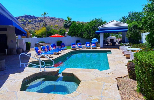 Phoenix-Glendale Resort-Style Retreat. Saltwater Pool & Spa, walk to hiking.