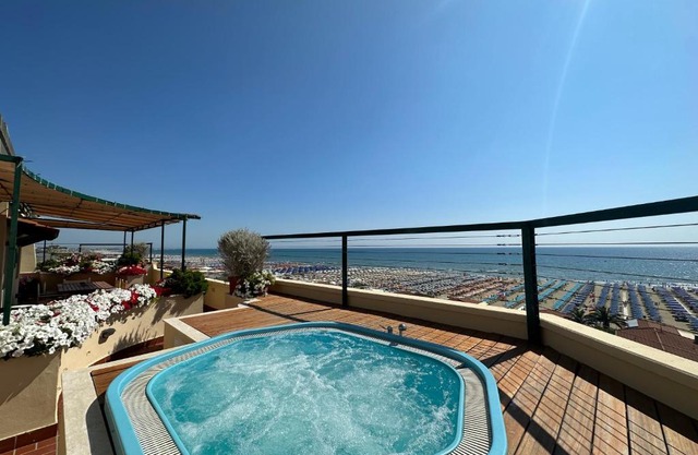 Piccadilly Penthouse with Jacuzzi
