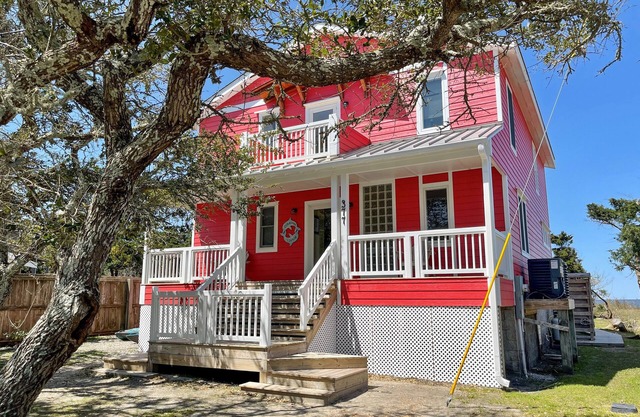 Pickled Ocra: Pet friendly, sandy beach, beautiful sunsets.