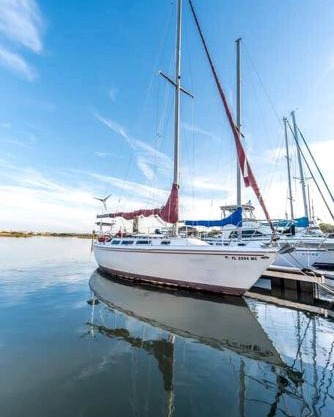 Picturesque Equipped Boat Rental Incredible for a Relaxing Getaway in Florida