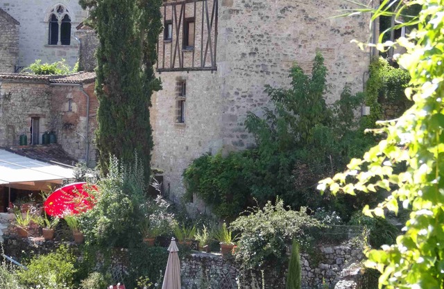 Picturesque House & Garden in Historic Village