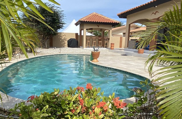 Piece of Paradise. Eagle Beach Villa with Private Pool; Great Location!
