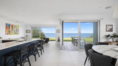 PIHI Beachfront , Pearl Beach, 5beds, 5 bathrooms