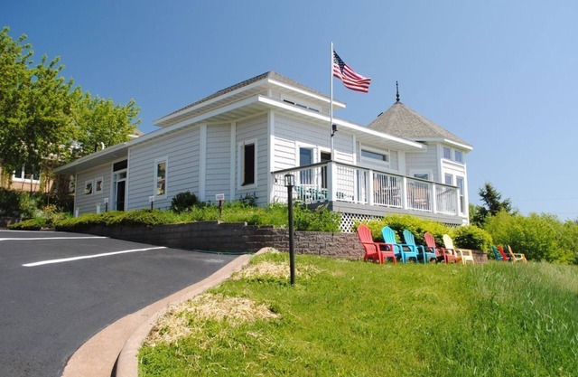 Pilot House B & B Sleeps 4 in same room. King Bed & Queen Sofa Sleeper.