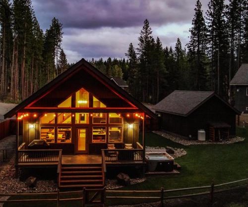 Pine Forest Getaway, Game Room, Hot Tub, Fire Pit