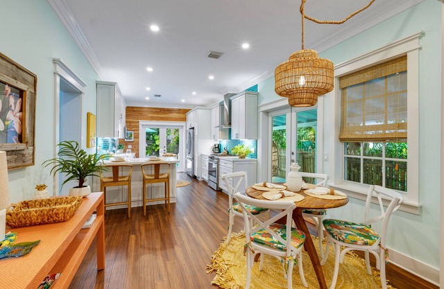 PINEAPPLE BREEZE ~ JUST RENOVATED Home in The Meadows with Pool!