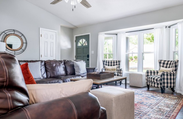 Pinehurst Cottage ★ Serves 8 ★ No Stairs ★ King Bed