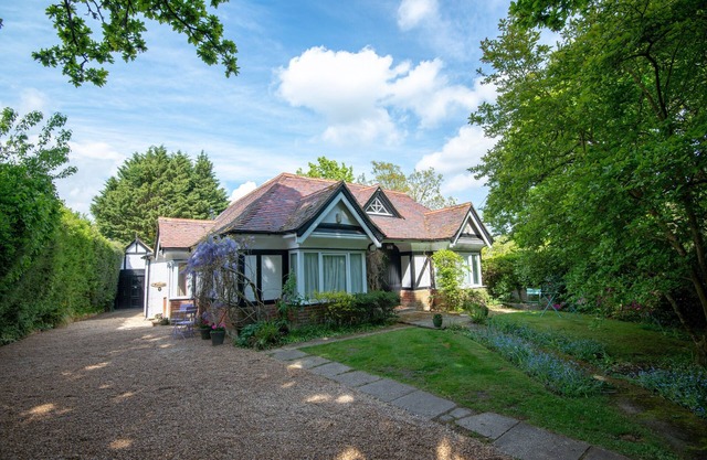 Pinewood Cottage Deluxe Self Catering Apartments