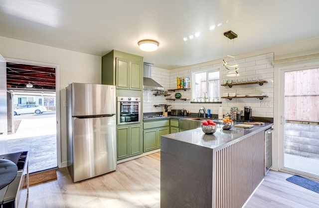 Pinole Oasis w/Gazebo & Gas Grill: Close to Napa