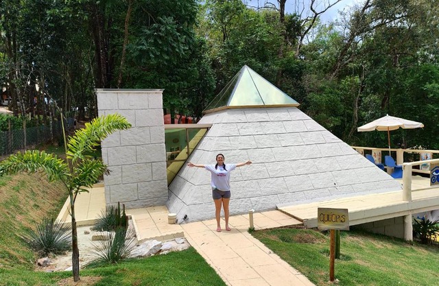 Pirâmide Quéops, Vila Mágica