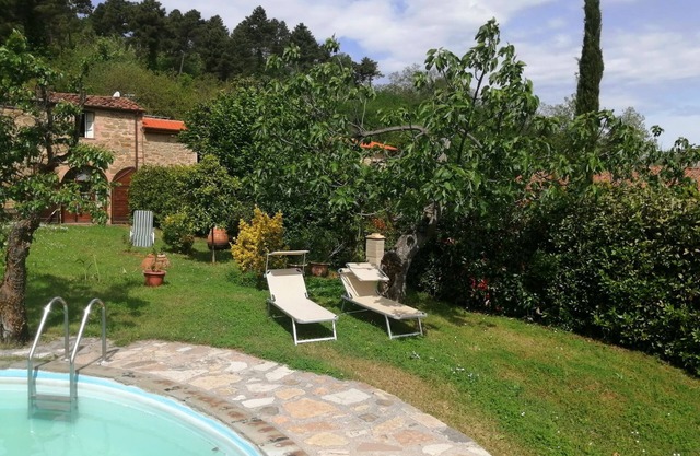 Pisa Florence: charming vacation villa with private garden, swimming pool