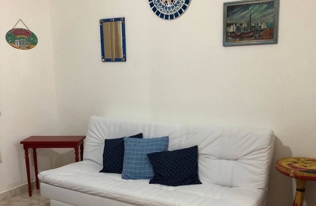 Pitangueiras, Guarujá, ap. 50 m from the beach, great location, WI-FI.