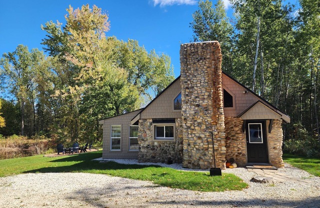 Plan a Cozy winter Getaway to The Woods!