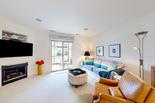 Plantations East - 166 Lakeside Dr