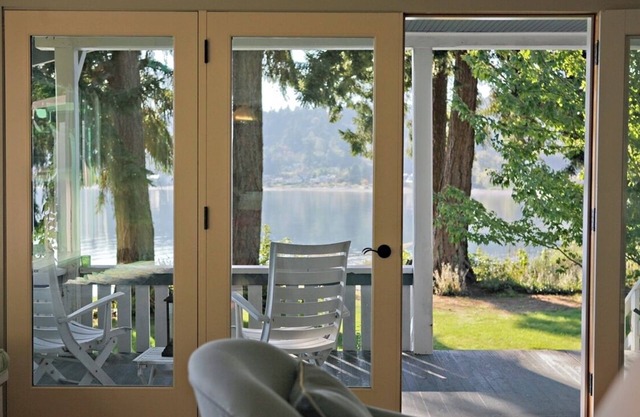 Pleasant Beach Cottages Bainbridge Island Waterfront Beach House