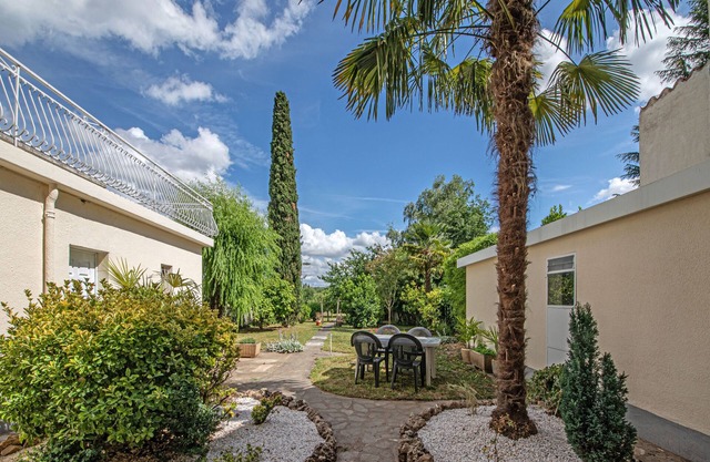 Pleasant house with garden - Near downtown