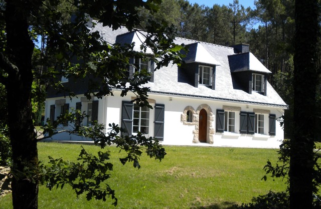 Pleasant listed house, 2km from the center of Theix-Noyalo.