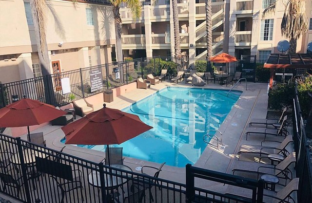 Pleasant Stay! 2 Convenient Units, Pet-friendly, Free Breakfast, Outdoor Pool!