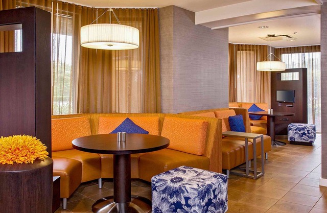 Pleasant Stay, Convenient Location! 4 Family-friendly Units, Free Parking, Pool