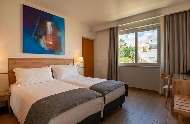 Pleasant Stay! Kitchenette, Pool, Pets Allowed, Near Boavista Golf Course!