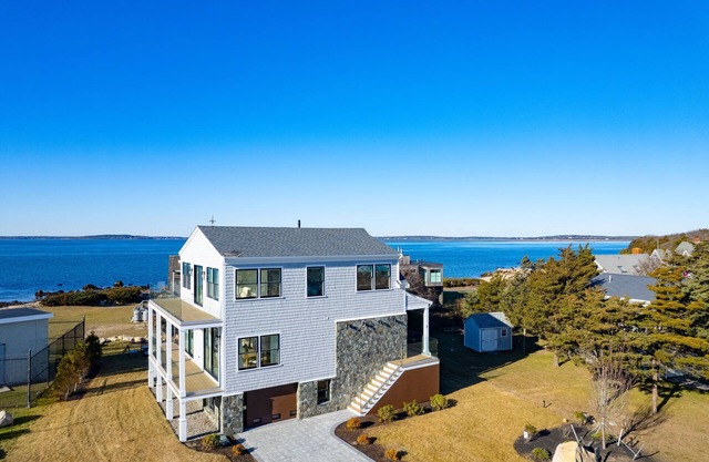 Pocasset Oceanfront: Beach, Hot Tub & Fire Pit!