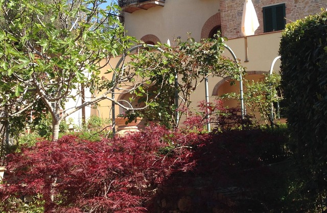 Podere le Monache - entire house in the tuscan hillside with spectacular view