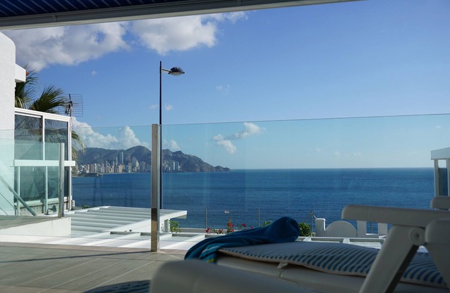 Poniente, 3 Bed ensuite Sleeps 6+2, Sea Views, Gym, Games & Cinema Room SOLAR !