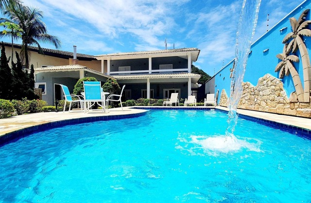 Pool, Gourmet Balcony, 5 suites, Billiards, Foosball, 100 meters from the sea.