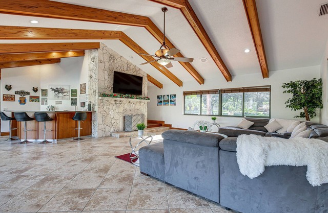 Pool & Hot Tub: Spacious Villa in Coral Springs!