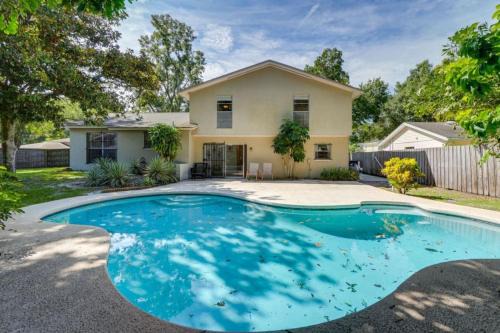 Pool Spacious central home 7Mile to Beach