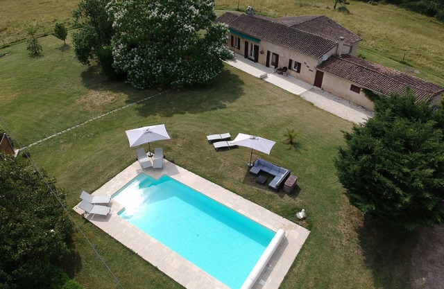 Pool, Wine and wonderful views.