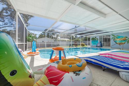 Poolside Paradise Clearwater Family Friendly House