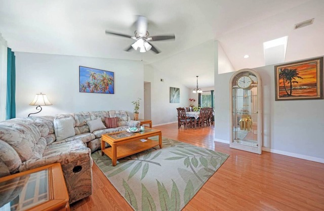 Port Charlotte home, a few minutes to everything